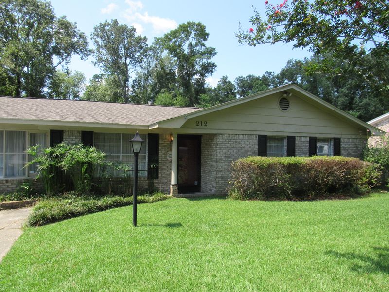 212 Eagle Dr, Summerville, SC 29483