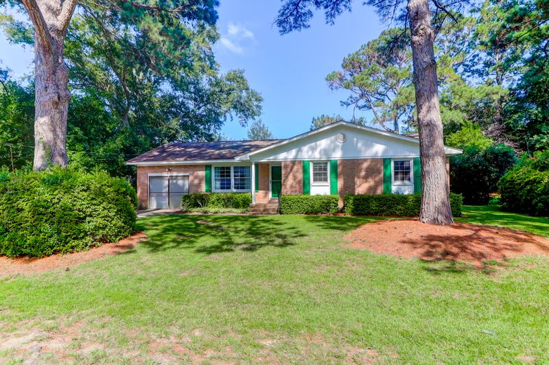 1060 Woodside Dr, Charleston, SC 29412