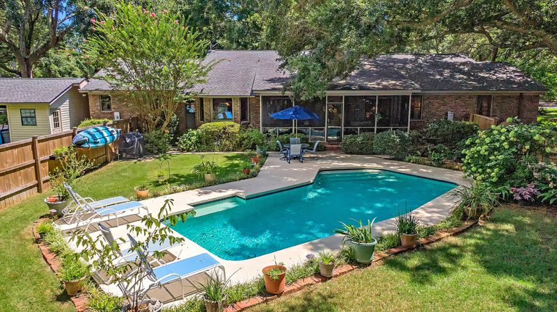 895 Stillwater Dr, Charleston, SC 29412