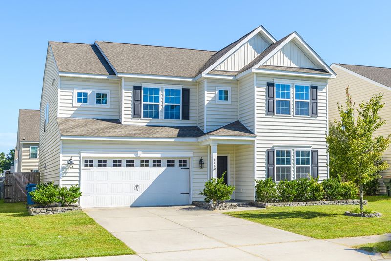 646 Silver Moss Dr, Moncks Corner, SC 29461