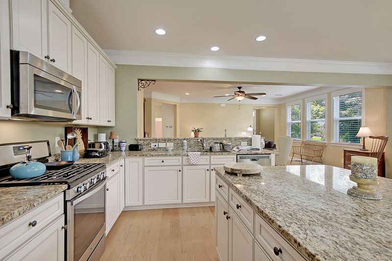 3033 Scuba Dr, Charleston, SC 29414