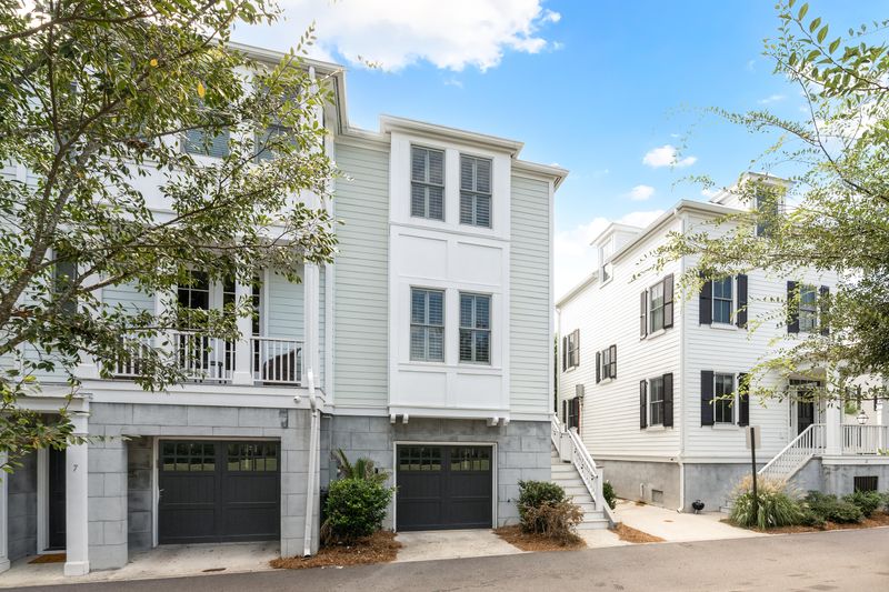 9 Dereef Ct, Charleston, SC 29403