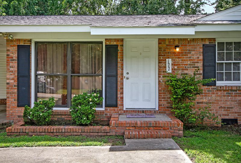 122 Maple Dr, Goose Creek, SC 29445