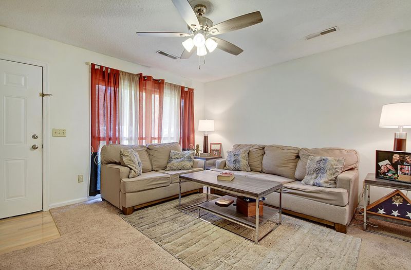 122 Maple Dr, Goose Creek, SC 29445