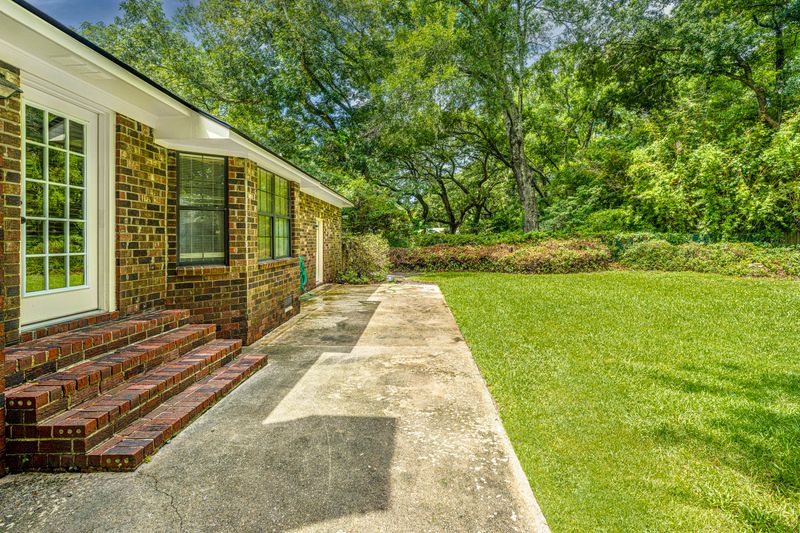 1758 Houghton Dr, Charleston, SC 29412