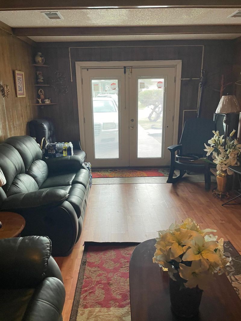 1369 White Dr, Charleston, SC 29407