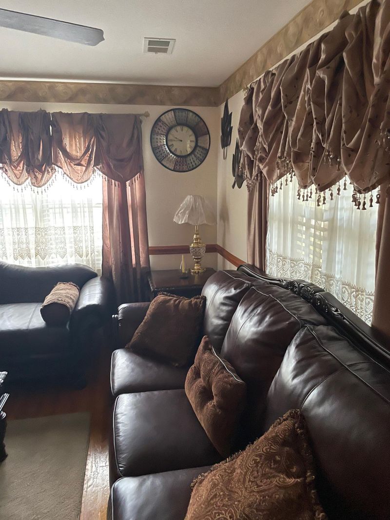 1369 White Dr, Charleston, SC 29407