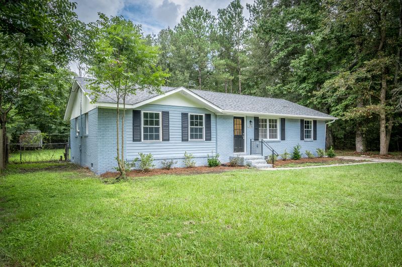 1390 Mail Route Rd, Bonneau, SC 29431