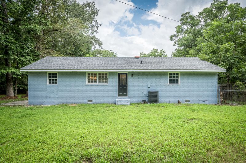 1390 Mail Route Rd, Bonneau, SC 29431