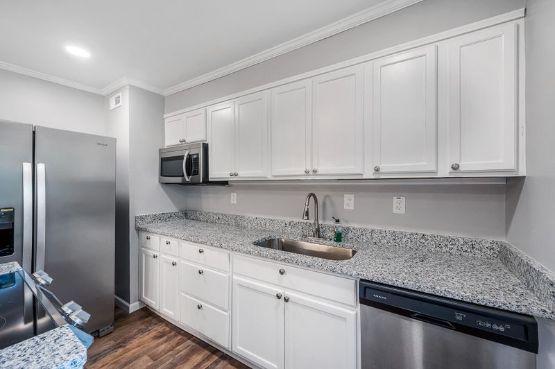 1390 Mail Route Rd, Bonneau, SC 29431