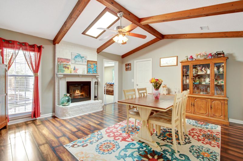217 Horseshoe Dr, Goose Creek, SC 29445