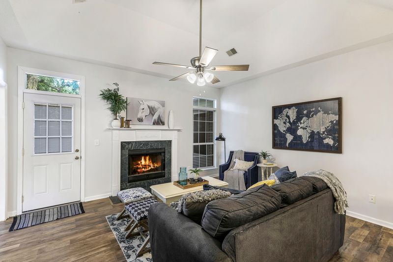 107 Fairbury Dr, Goose Creek, SC 29445
