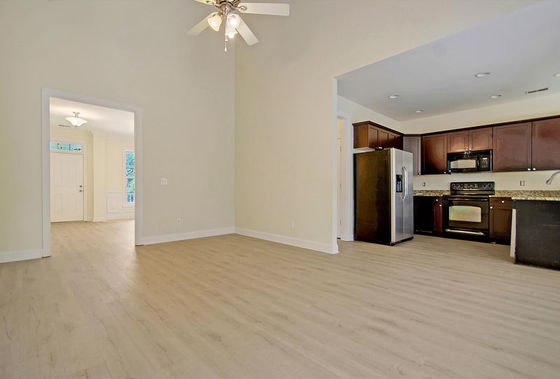 8563 Royal Palm Ln, North Charleston, SC 29420