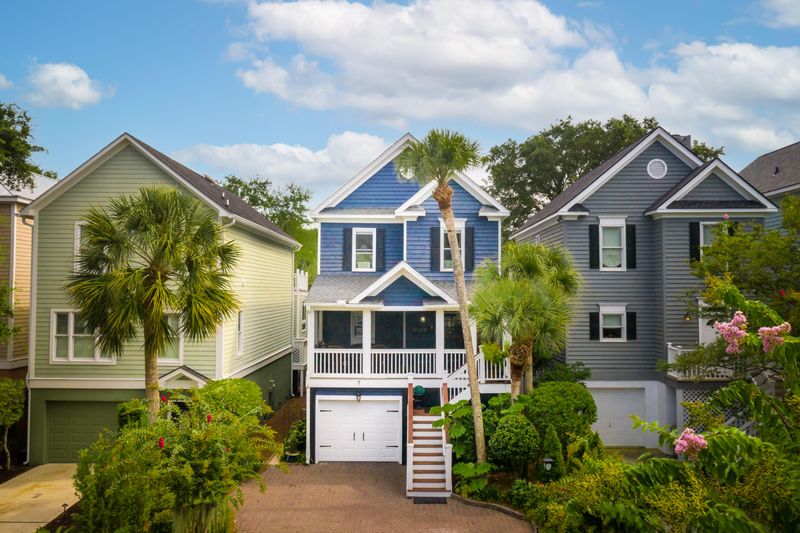 7 Yacht Harbor Ct, Isle Of Palms, SC 29451