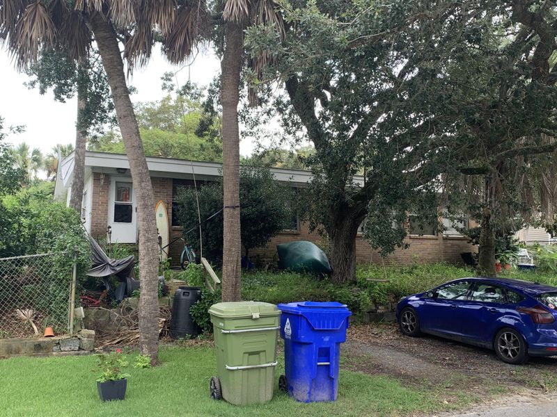 318 E Cooper Ave, Folly Beach, SC 29439