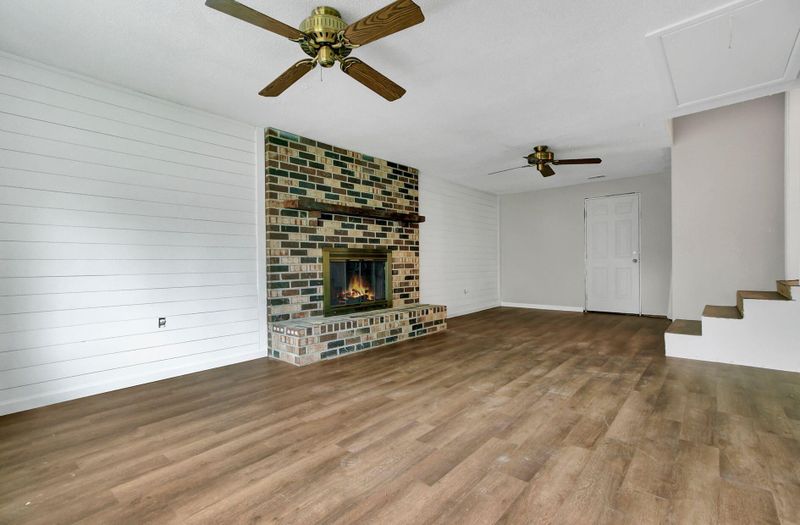 410 Sarah Dr, Goose Creek, SC 29445