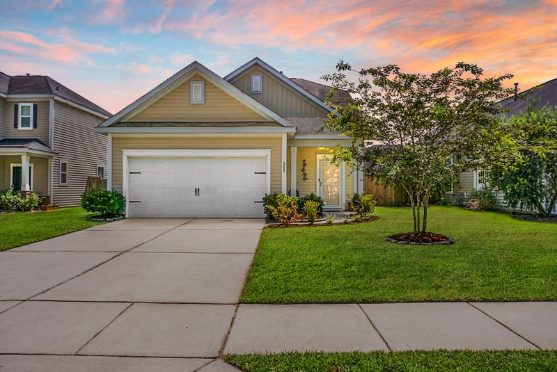 260 Oglethorpe Cir, Moncks Corner, SC 29461