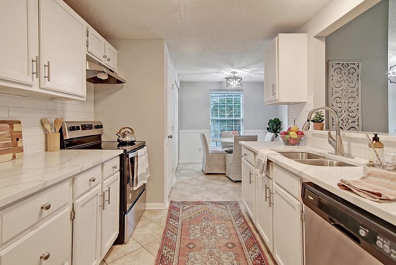 204 Okehampton Dr, Goose Creek, SC 29445