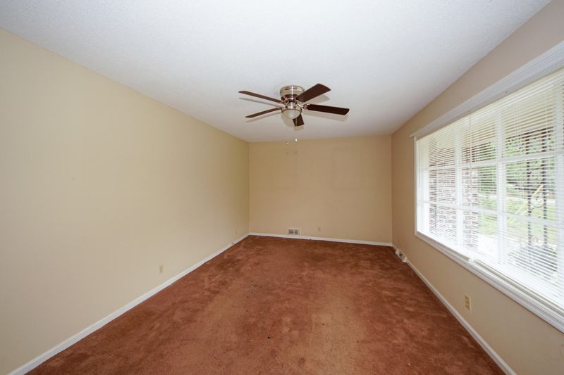 1069 Woodside Dr, Charleston, SC 29412