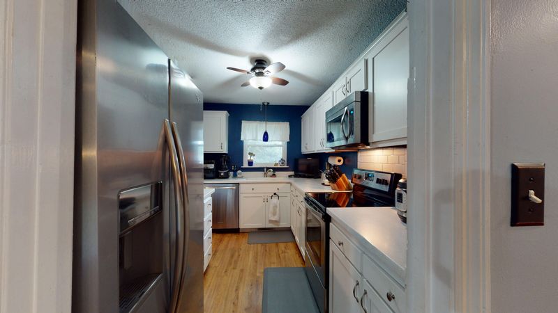 1241 Springhill Rd, Hanahan, SC 29410