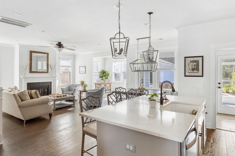 2186 Kemmerlin St, Johns Island, SC 29455
