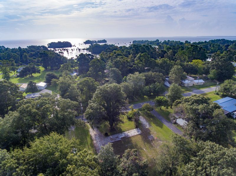 1099 Longpoint Rd, Cross, SC 29436