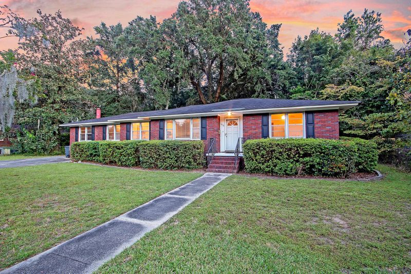 1415 Iroquois St, North Charleston, SC 29405