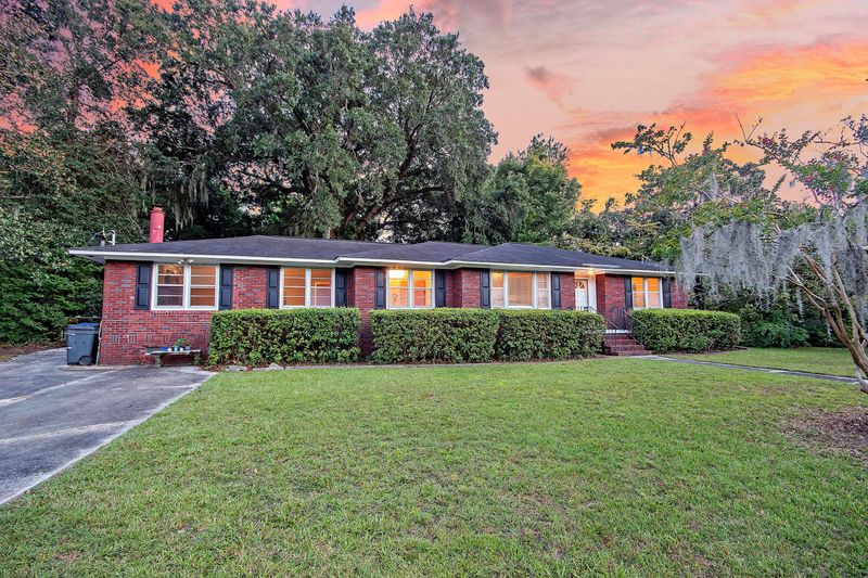 1415 Iroquois St, North Charleston, SC 29405