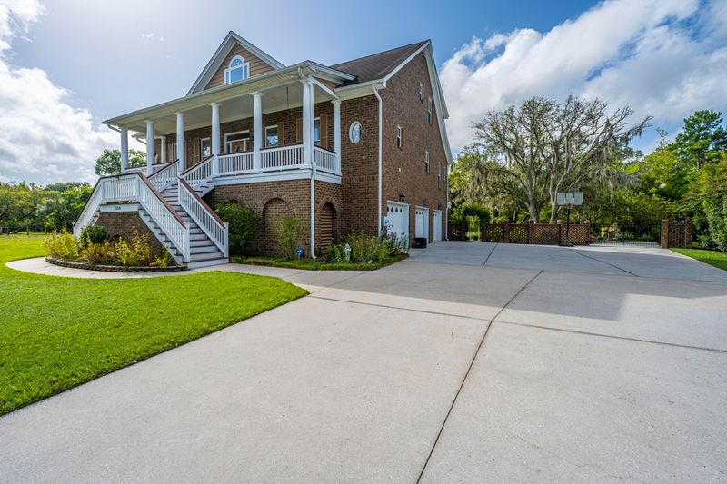 358 Meadow Breeze Ln, Charleston, SC 29414