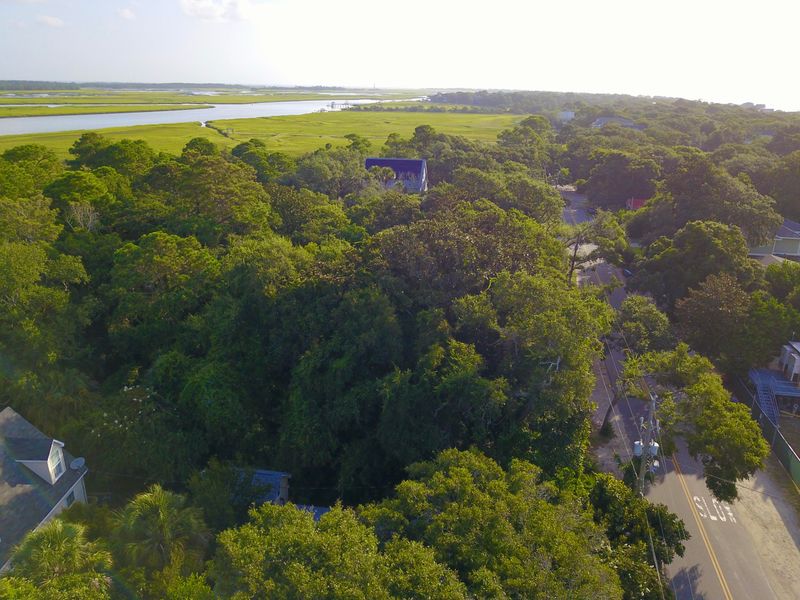 512 E Hudson Ave, Folly Beach, SC 29439