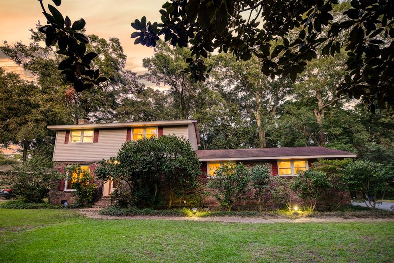 679 Edmonds Dr, Charleston, SC 29412