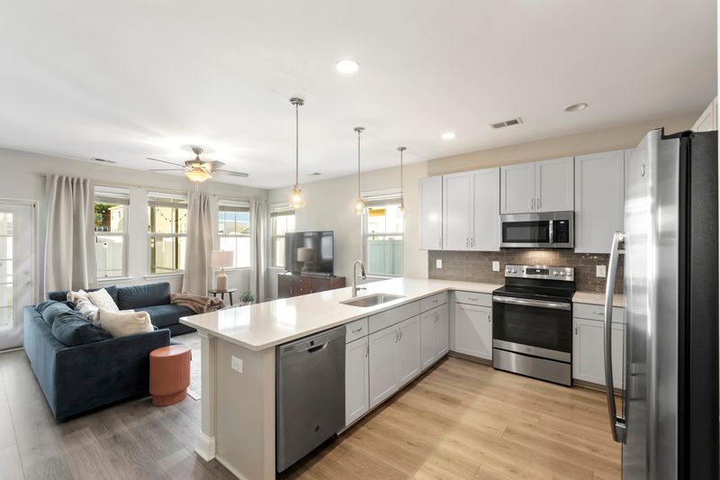 7814 Montview Rd, North Charleston, SC 29418