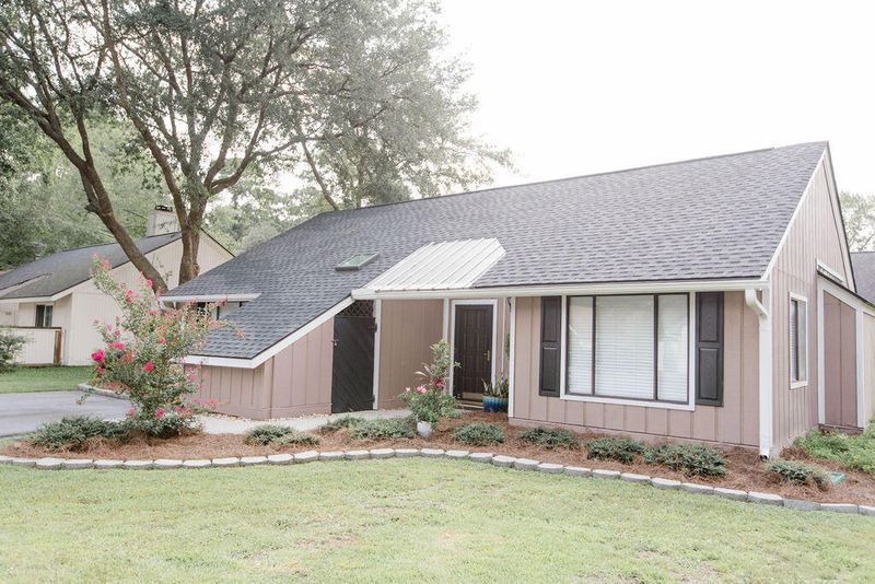 1136 Honeysuckle Ct, Mount Pleasant, SC 29464