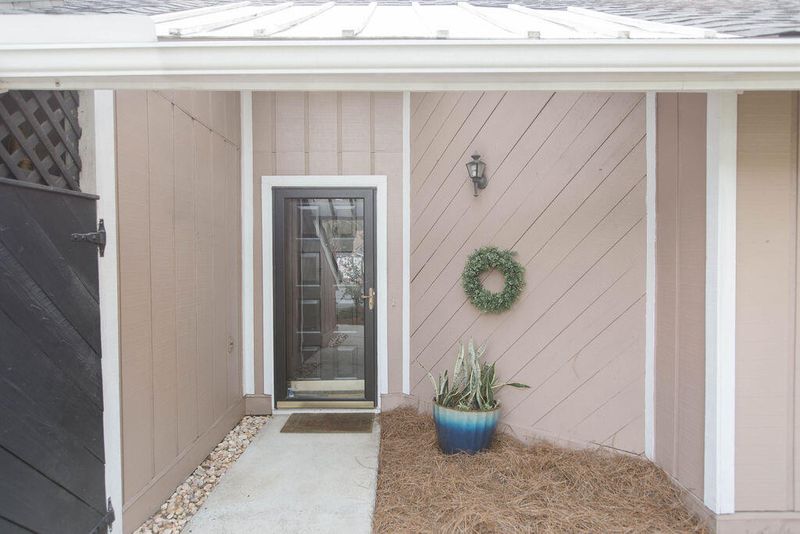 1136 Honeysuckle Ct, Mount Pleasant, SC 29464