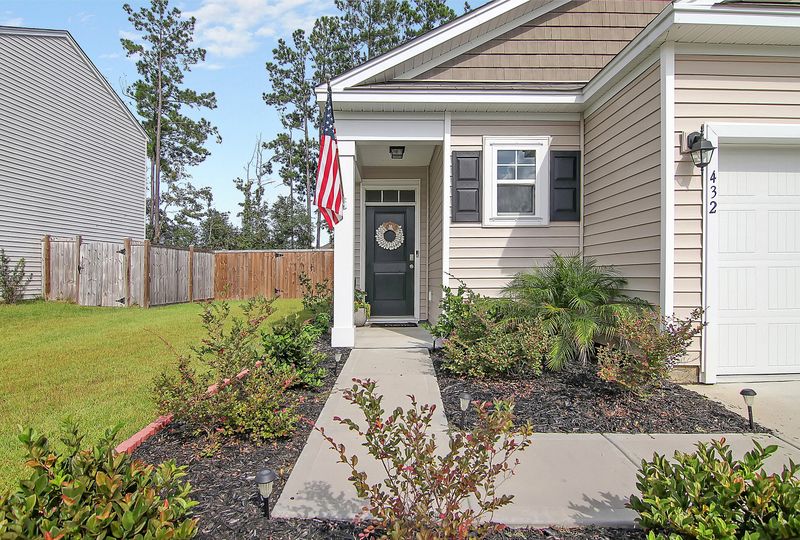 432 Buckhannon Ln, Moncks Corner, SC 29461