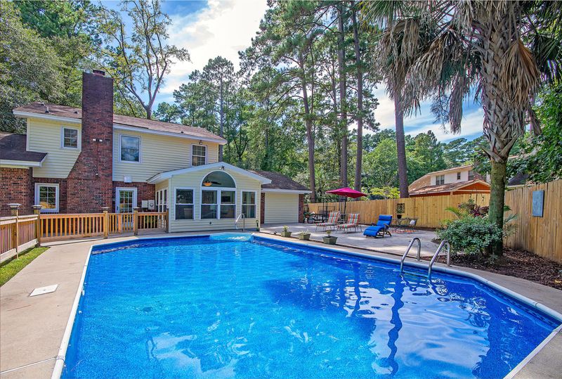 217 Runnymede Ln, Summerville, SC 29485