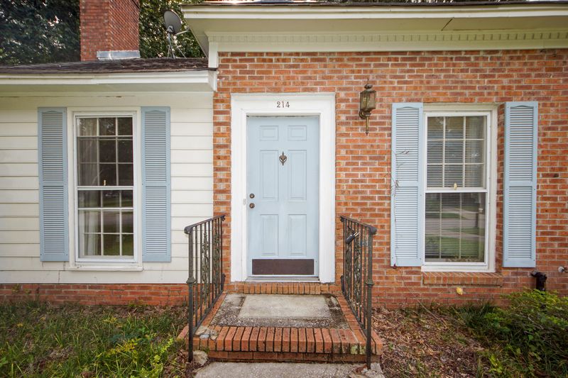 214 Hamlet Rd, Summerville, SC 29485