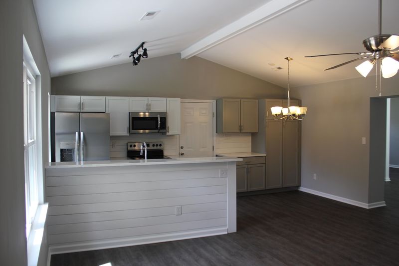 405 Carolina Cir, Ladson, SC 29456
