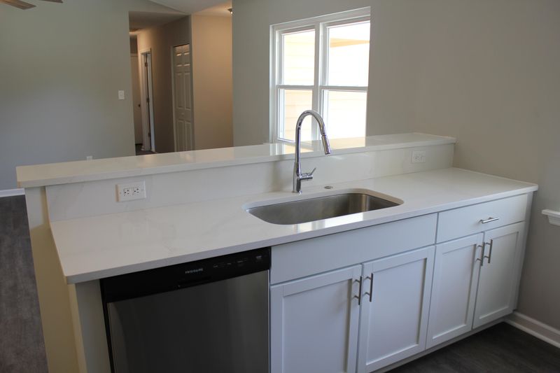 405 Carolina Cir, Ladson, SC 29456