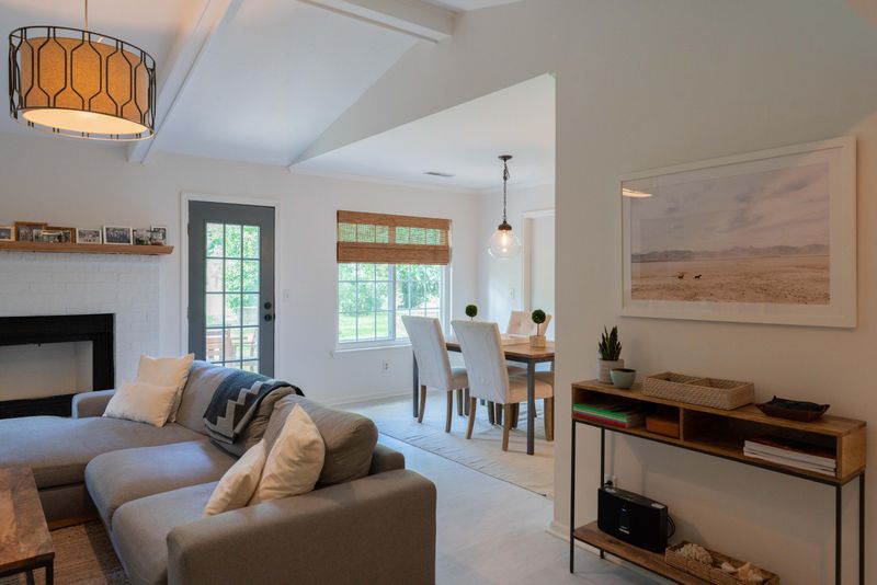 1039 Kingswood Dr, Charleston, SC 29412