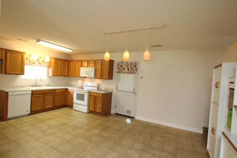 219 Lindy Creek Rd, Goose Creek, SC 29445