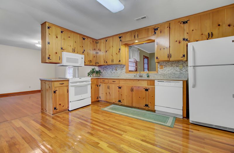 1103 San Jose Ln, Hanahan, SC 29410