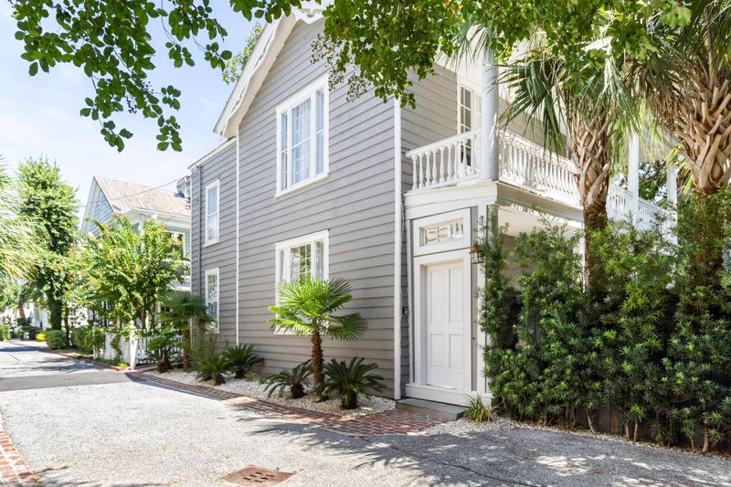 3 Michel Pl, Charleston, SC 29401