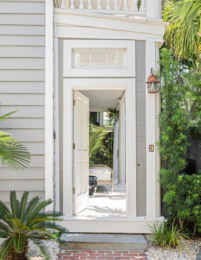 3 Michel Pl, Charleston, SC 29401