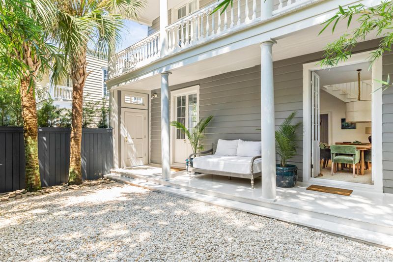 3 Michel Pl, Charleston, SC 29401