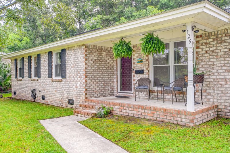 1129 Brookside Dr, Hanahan, SC 29410