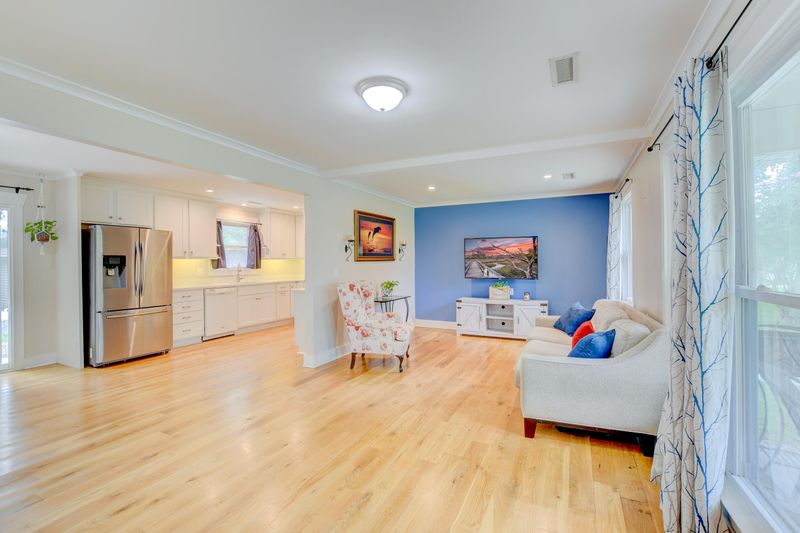1129 Brookside Dr, Hanahan, SC 29410