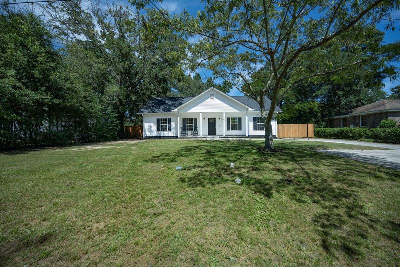 107 Pine Ln, Summerville, SC 29485