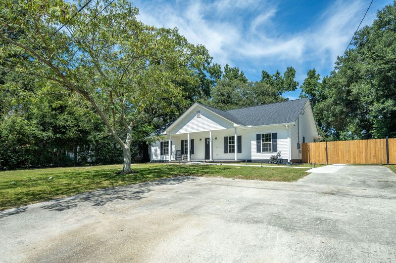 107 Pine Ln, Summerville, SC 29485