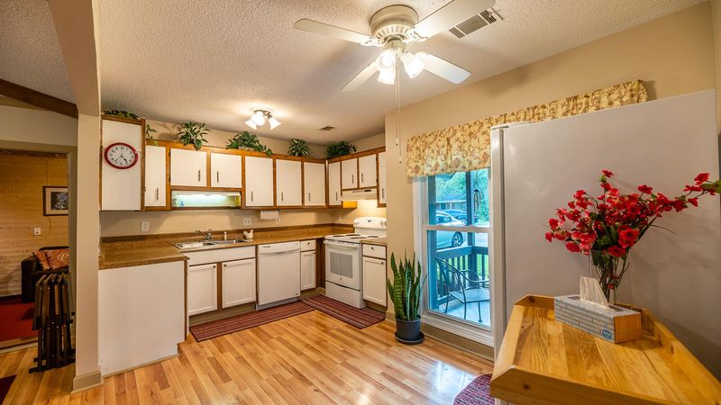 7802 Peppercorn Ln, North Charleston, SC 29420